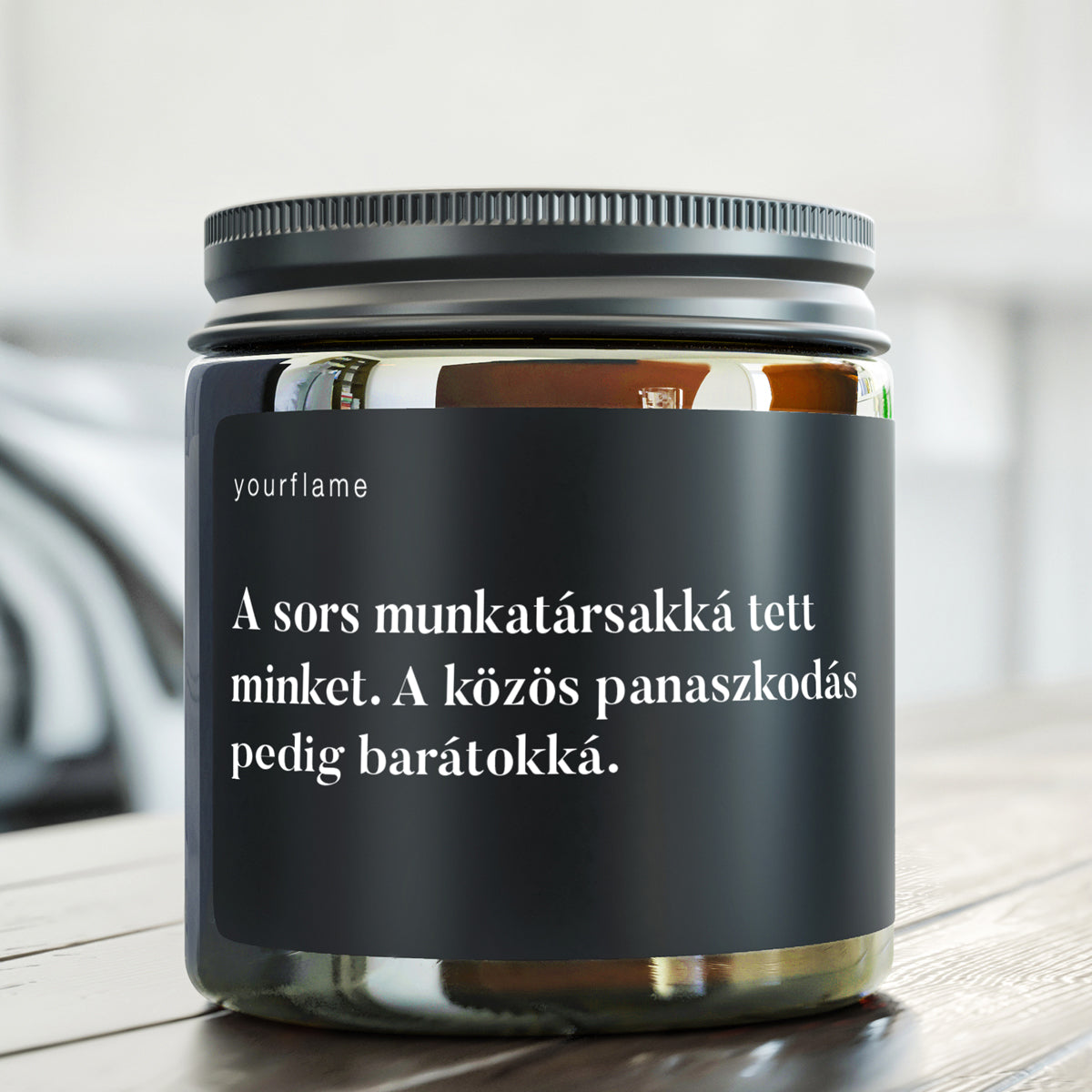 A sors munkatársakká tett minket...