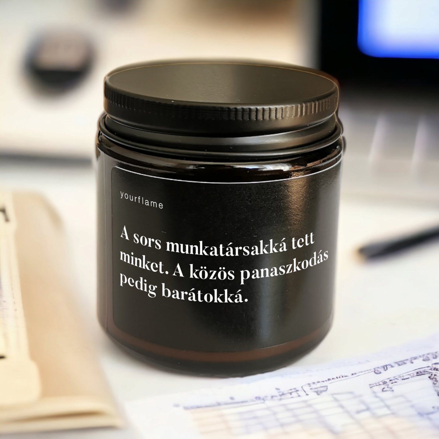 A sors munkatársakká tett minket...